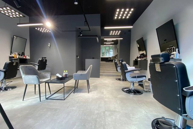 Imperial Barbershop & Academy Warszawska 16 (Czynne codziennie)