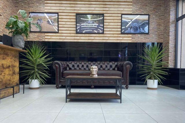 MADISON BARBERSHOP Nowa Huta osiedle na Skarpie 24 (Wejscie od strony Jana Pawła) — barbershop w Krakowie