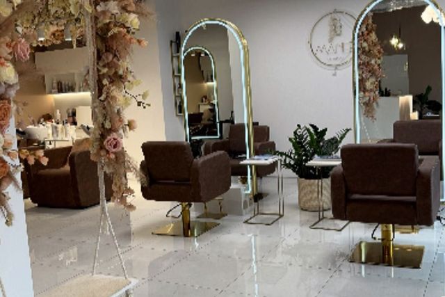 MANEE |  Nowoczesna Koloryzacja | Barber | Manicure | Pedicure | Make-up | Lashes | — barbershop w Krakowie