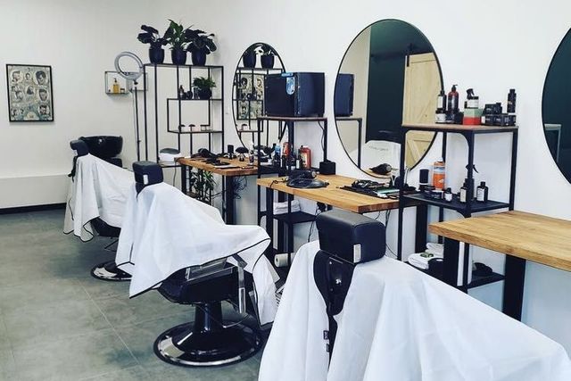 Pod Włos Barbershop — barbershop w Krakowie