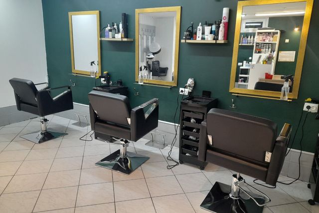 Salon Fryzjerski Podziemie — barbershop w Krakowie